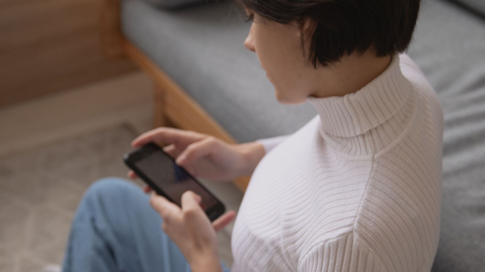 White top woman with mobile 2